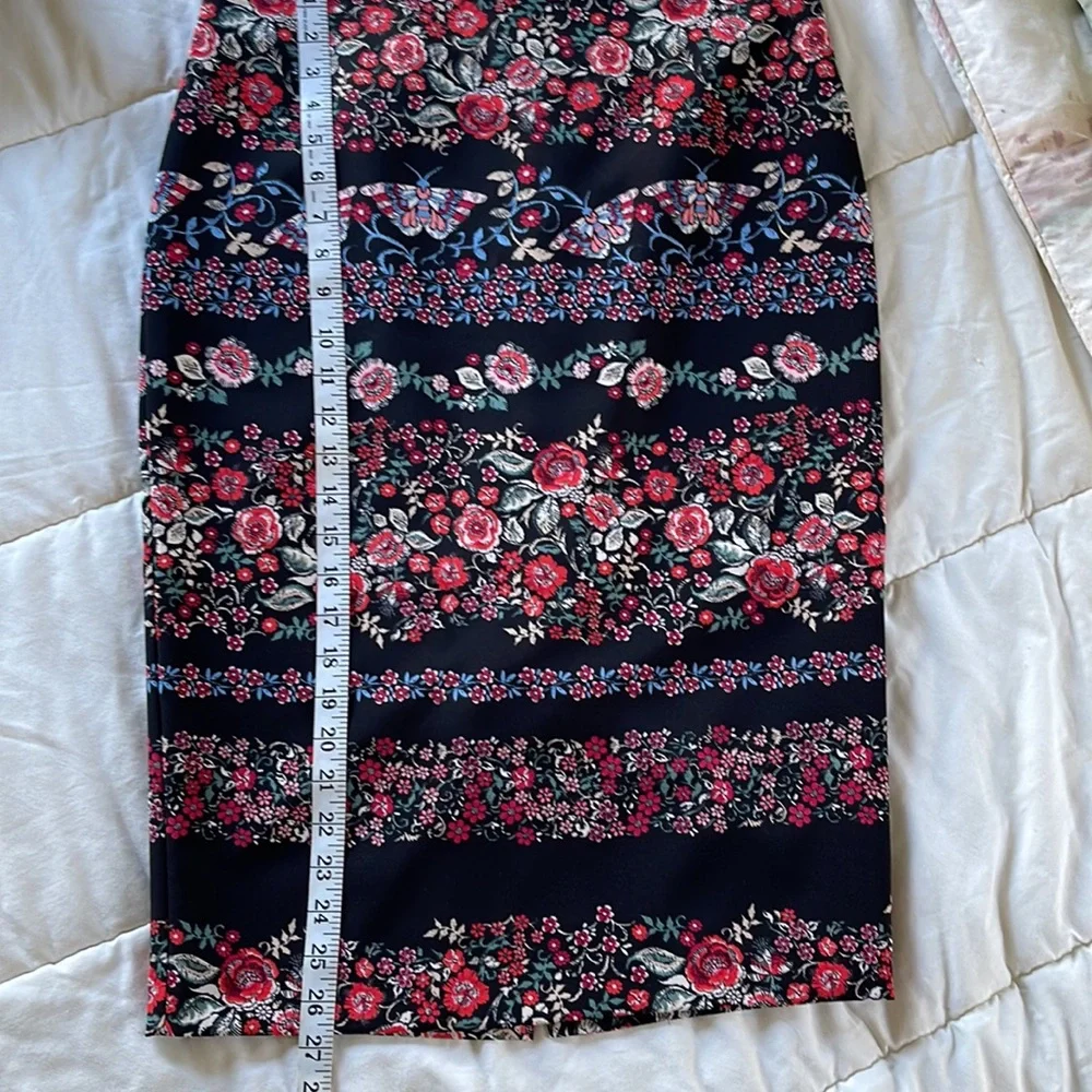 New York &Co 7thAve. MIDI Length Pencil Skirt Dark Floral Size 8 - Picture 9 of 14